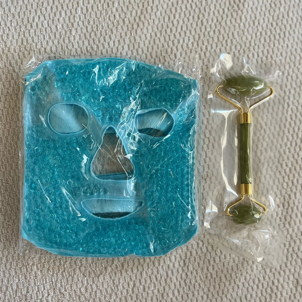 NEW Reusable Therapeutic Hot/Cold Gel Face Mask and Green Jade Roller Set